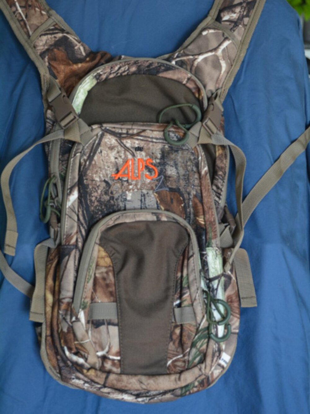 ALPS OutdoorZ Trail Blazer Day Pack in Realtre grey